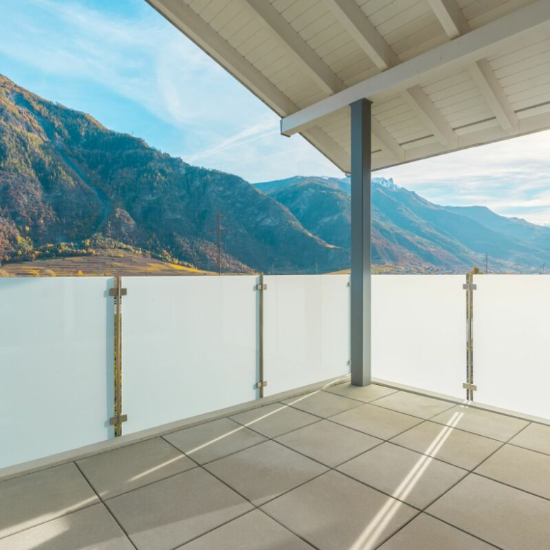 Appartement mansardé lumineux avec balcon et deux places de parking