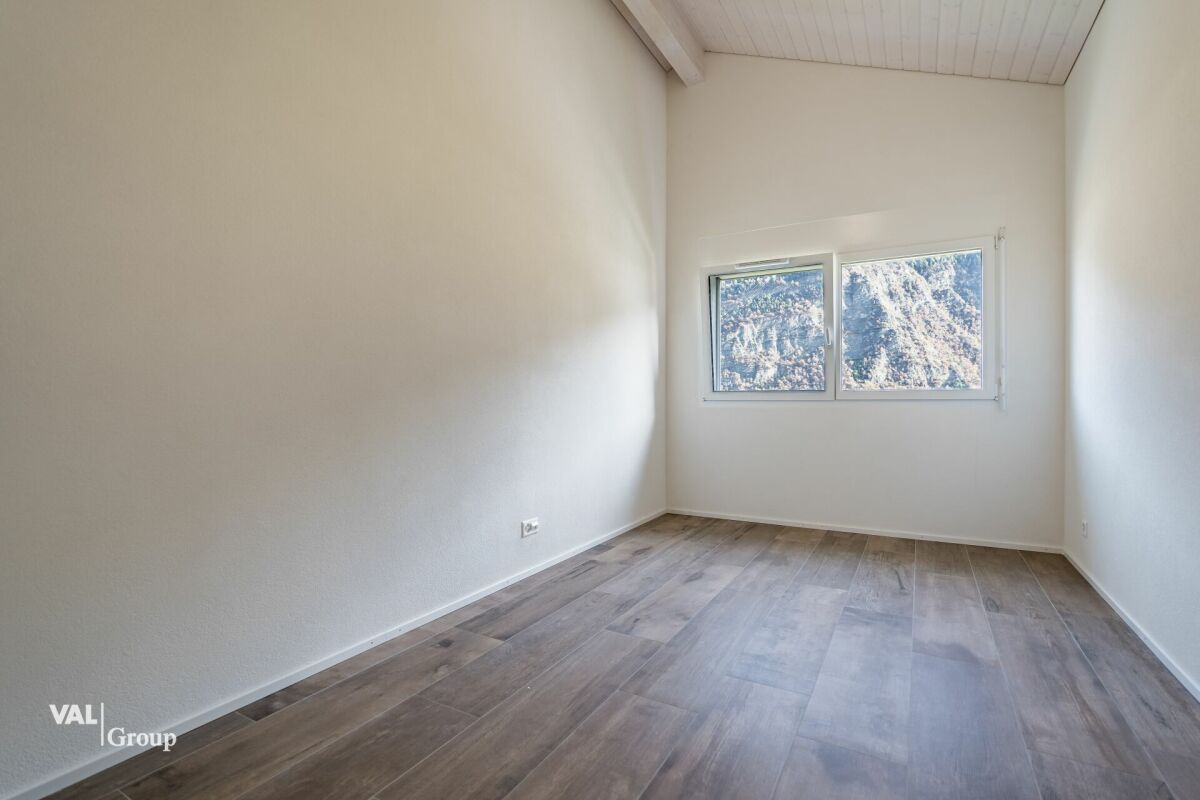 Appartement mansardé lumineux avec balcon et deux places de parking