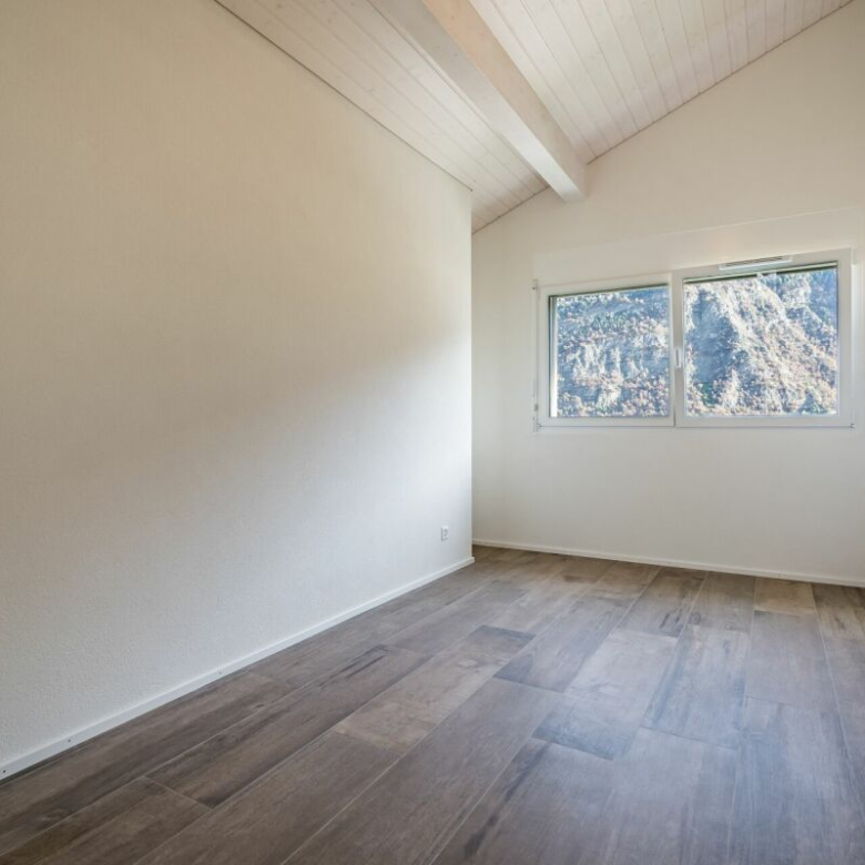 Appartement mansardé lumineux avec balcon et deux places de parking