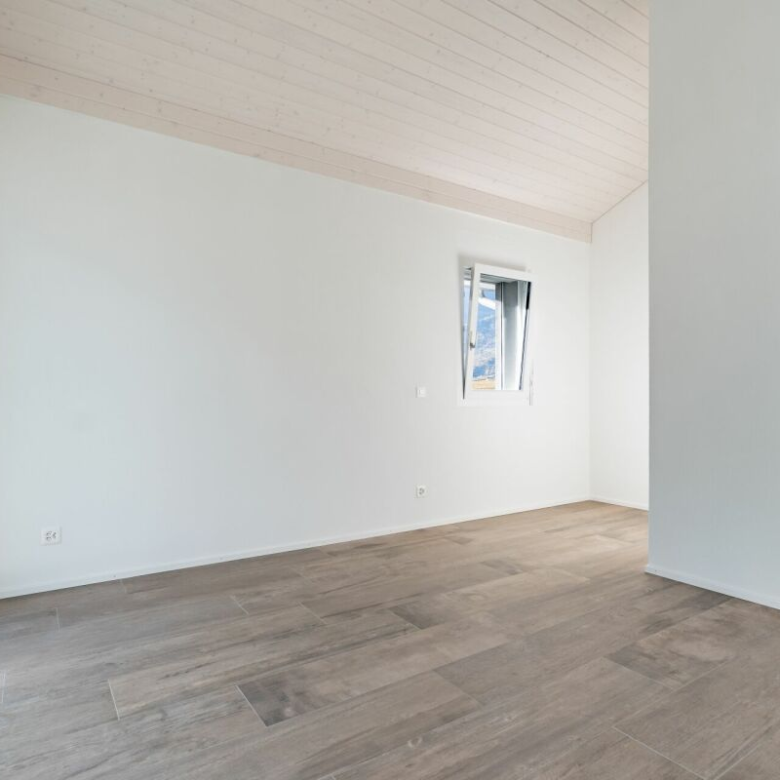 Appartement mansardé lumineux avec balcon et deux places de parking
