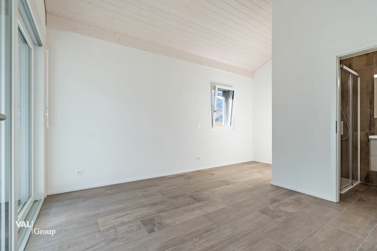 Appartement mansardé lumineux avec balcon et deux places de parking