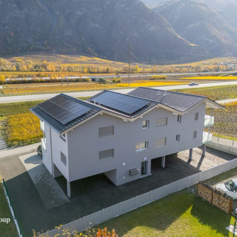 Appartement mansardé lumineux avec balcon et deux places de parking