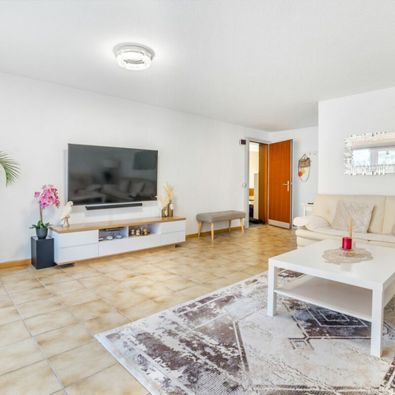 [DEMO] Moderne Villa mit Pool und Seesicht – Lausanne