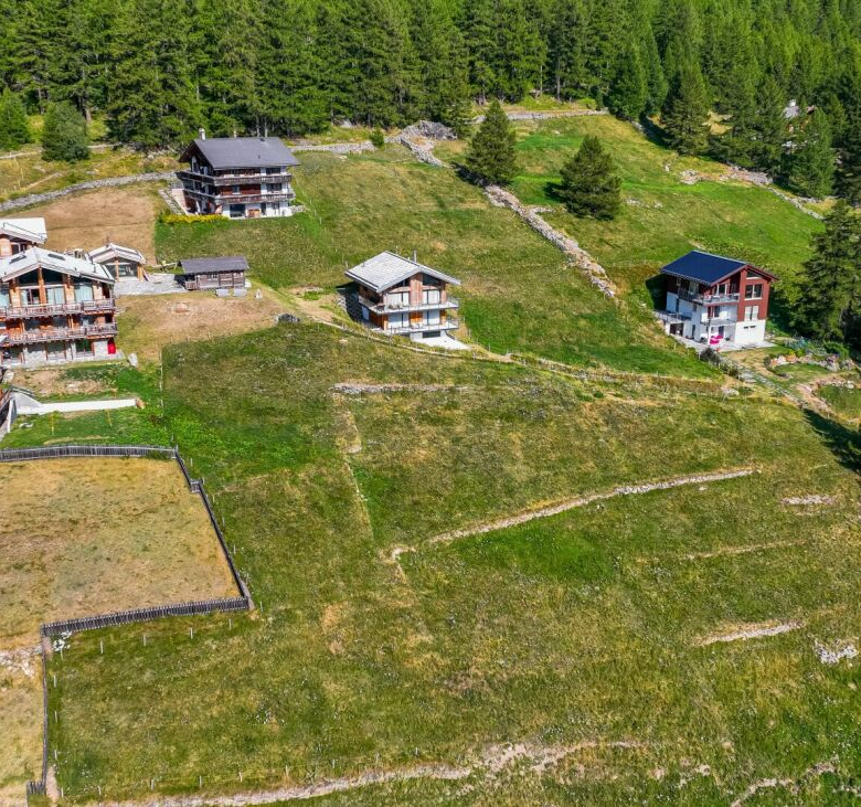 Beautiful building plots with breathtaking views in Saas-Fee