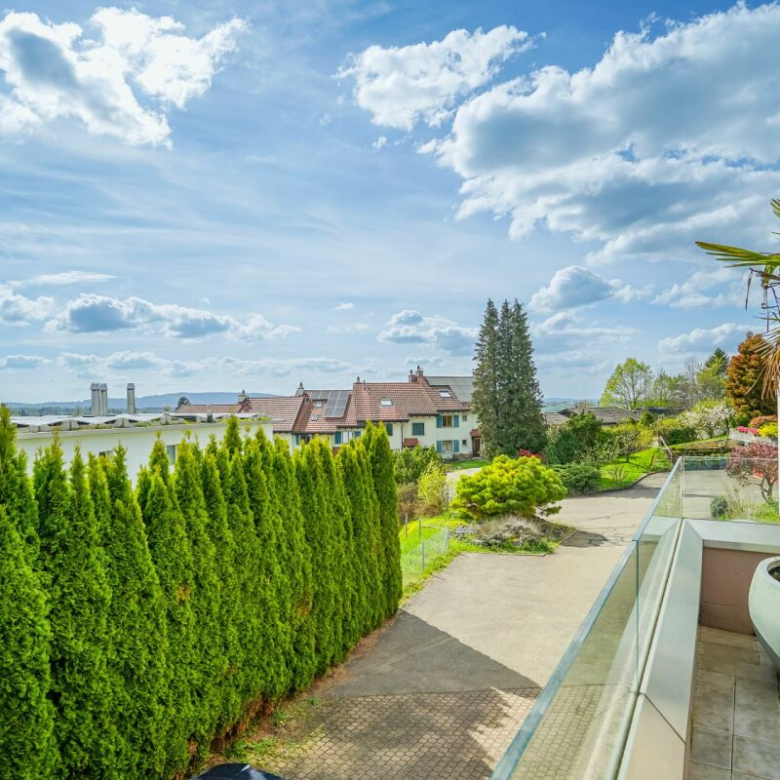Charming terraced house in Wetzikon offering exceptional space